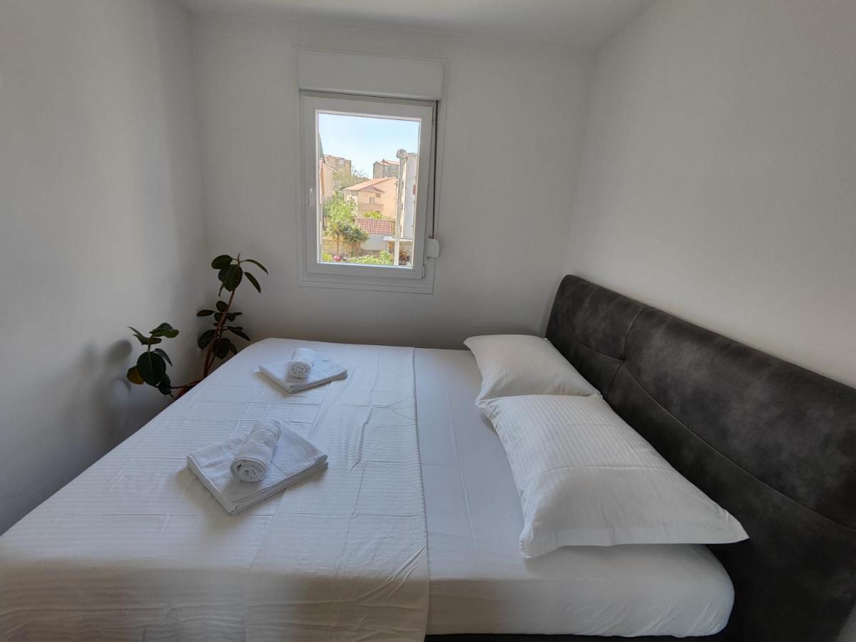 Lucy Apartment Split Bagian luar foto
